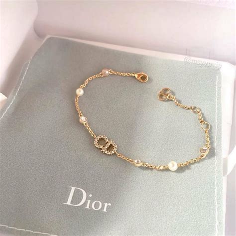 gelang dior.